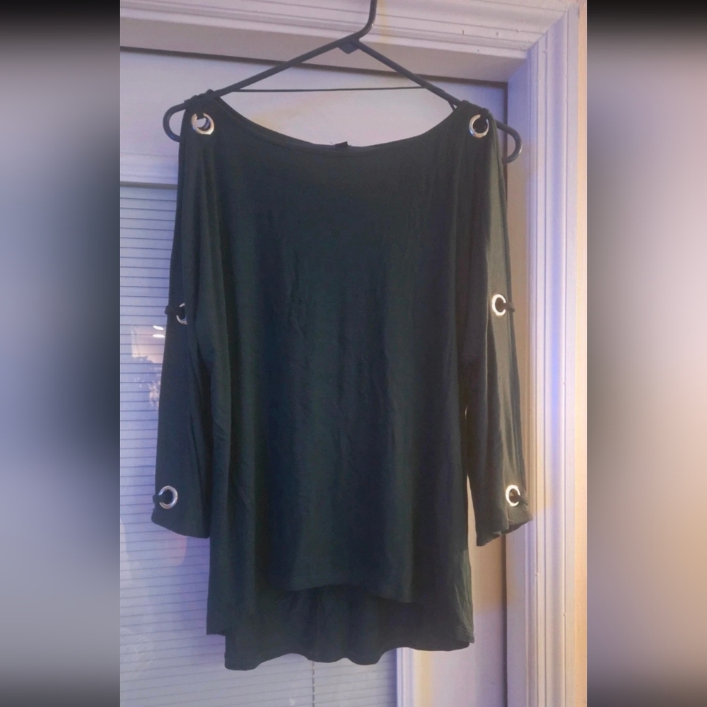 Cable & Gauge Dark Green Blouse with Ring Details